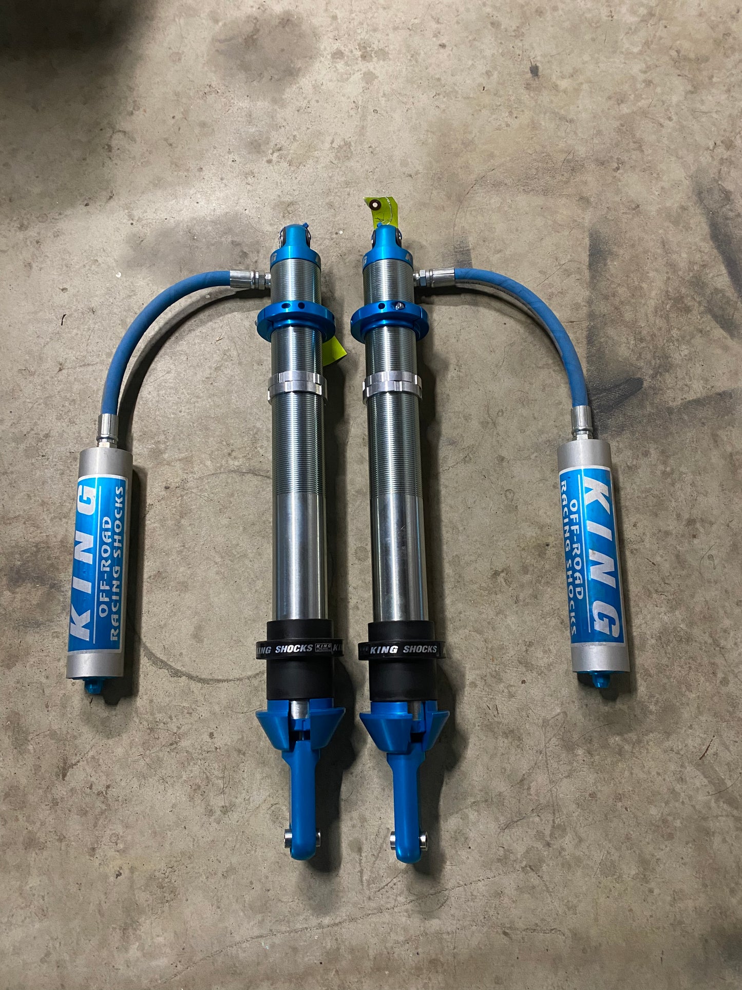 King PR 2.5x14 Coil Over Hose Remote